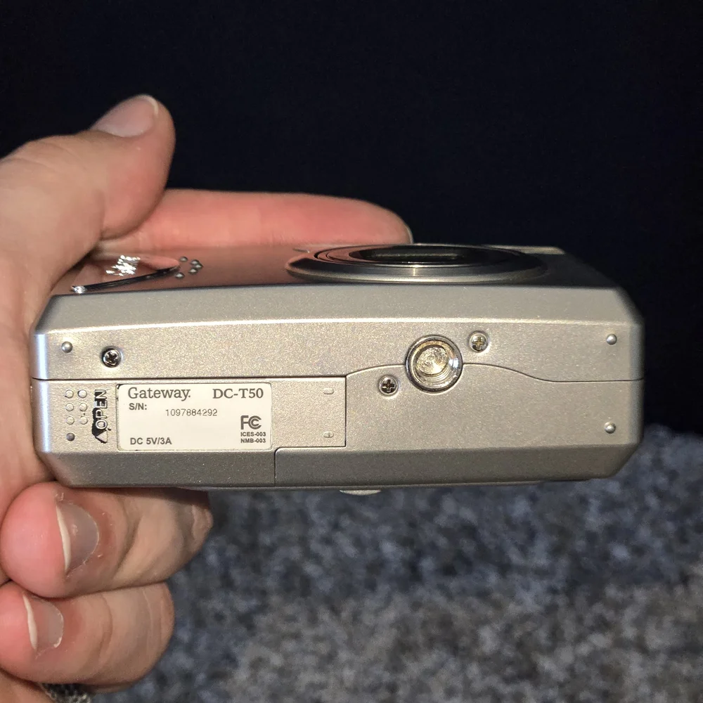 Gateway DC-T50 Digital Camera 5.25 MP Untested
